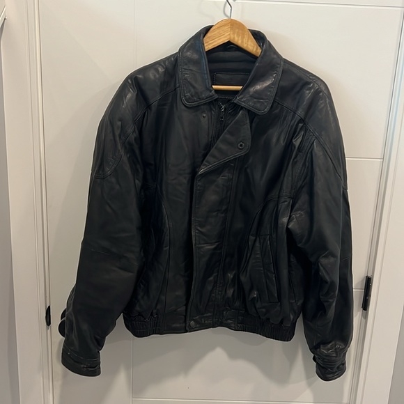 Vintage Other - 🧡💙 Vintage leather black bomber jacket size large